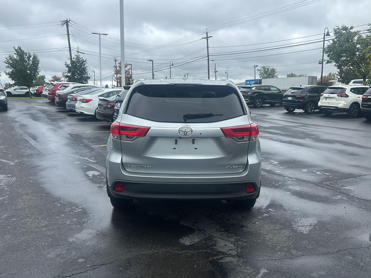 Used 2019 Celestial Silver Metallic Toyota XLE image 7