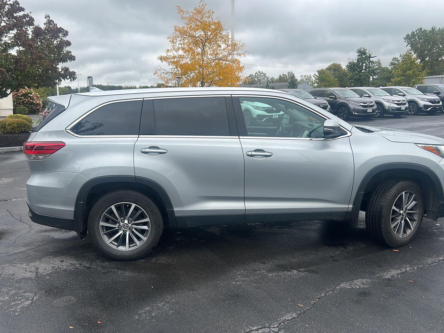 Used 2019 Celestial Silver Metallic Toyota XLE image 9