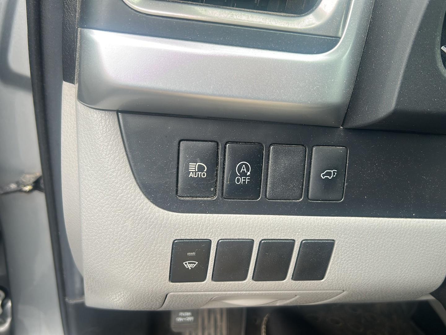 Used 2019 Celestial Silver Metallic Toyota XLE image 15