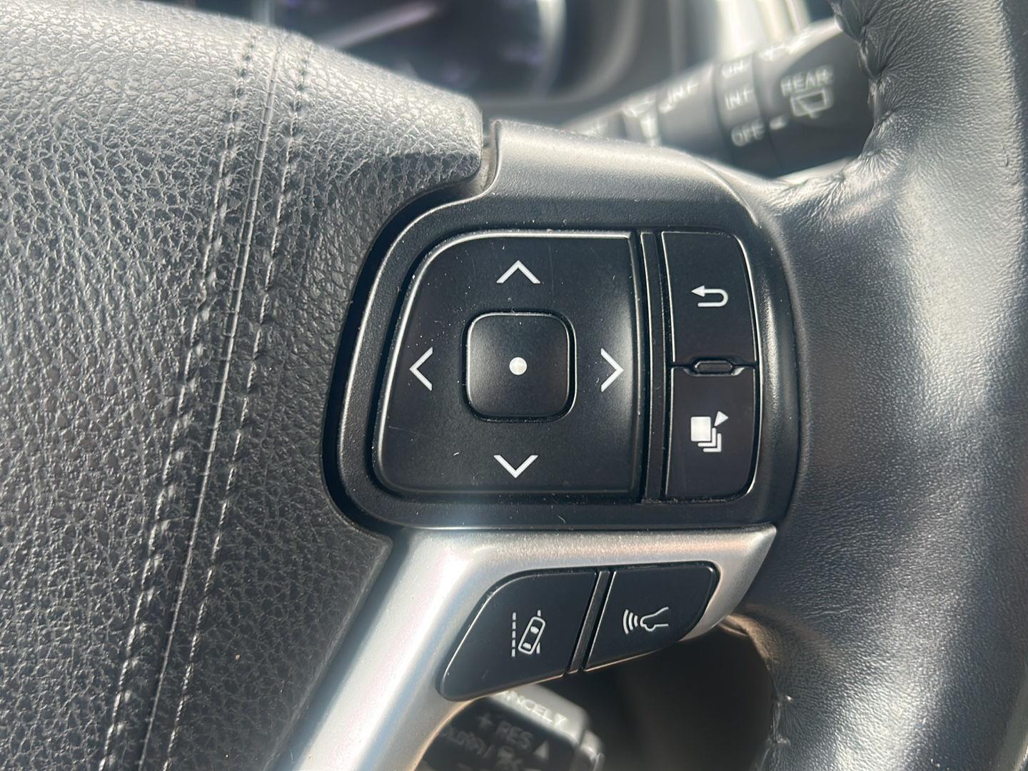 Used 2019 Celestial Silver Metallic Toyota XLE image 17