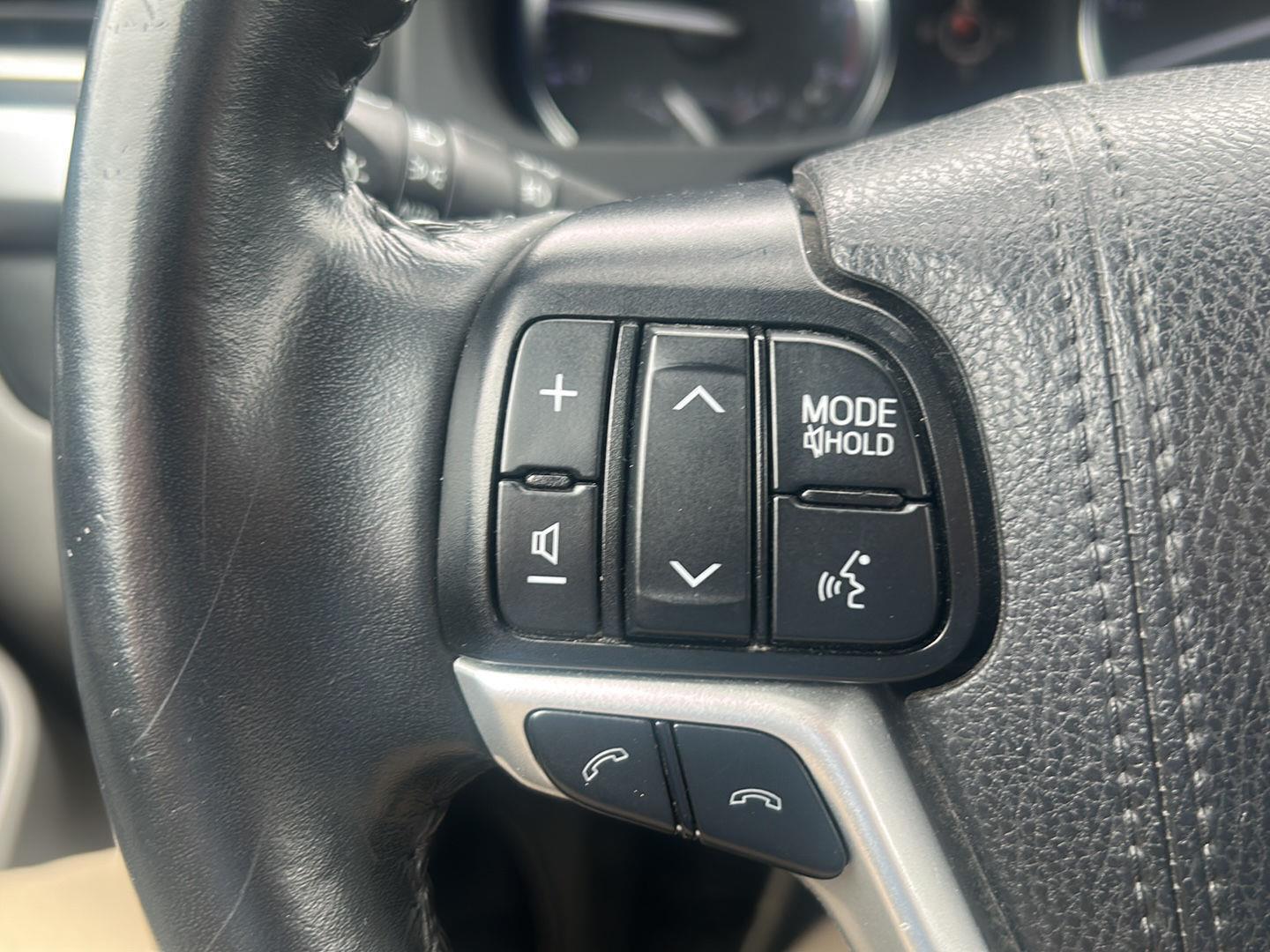 Used 2019 Celestial Silver Metallic Toyota XLE image 18