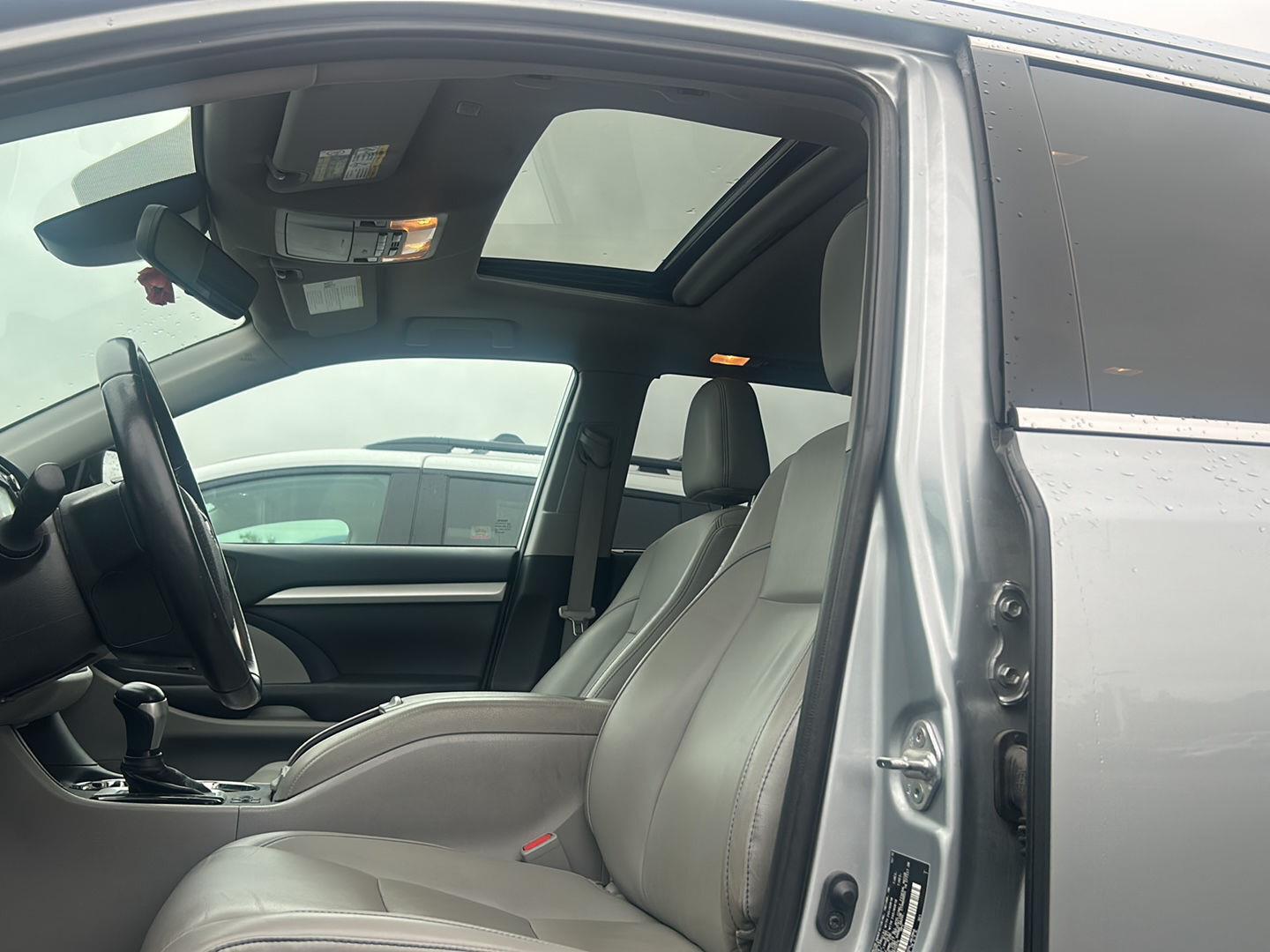 Used 2019 Celestial Silver Metallic Toyota XLE image 21