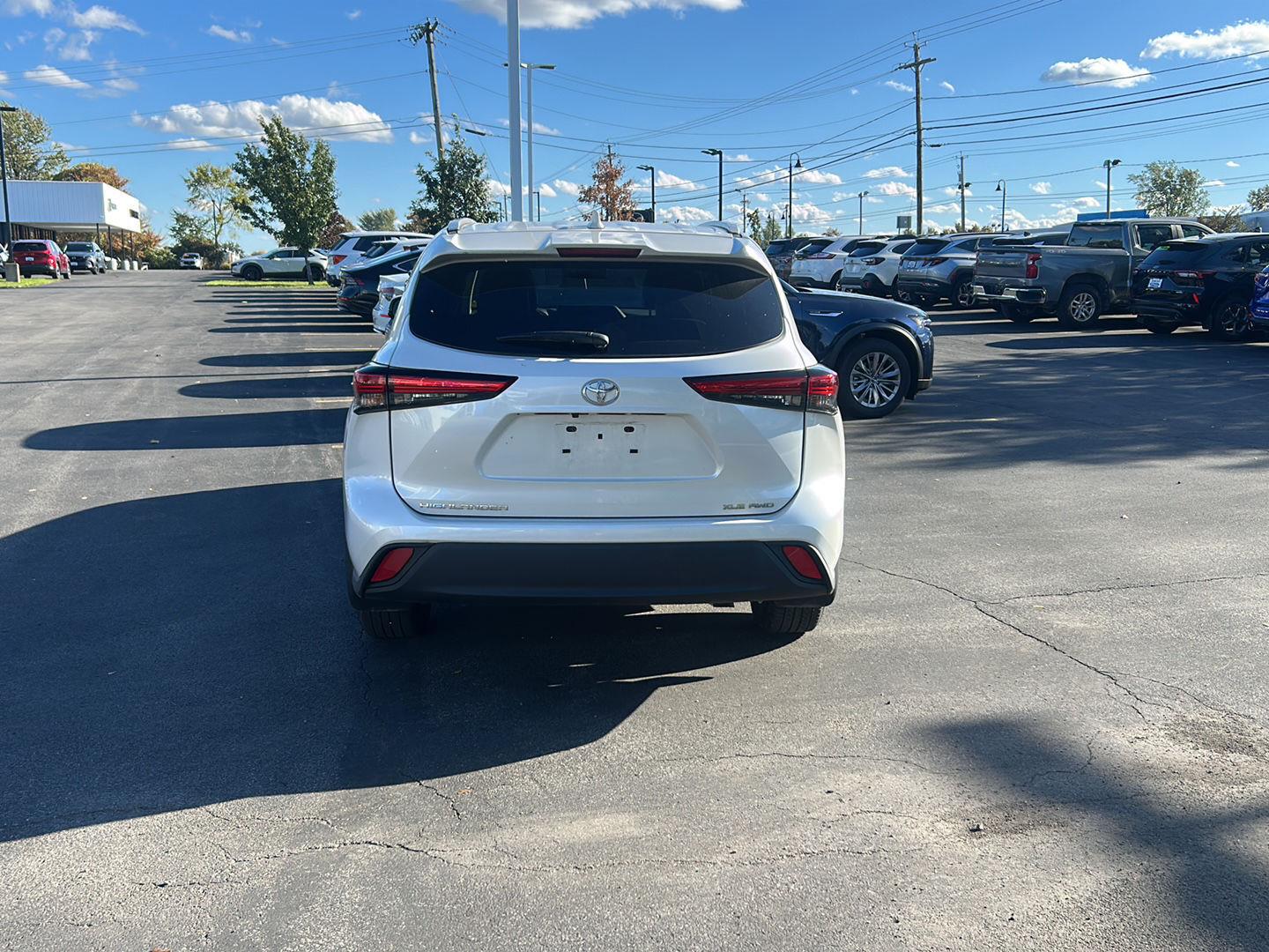 Used 2023 Wind Chill Pearl Toyota XLE image 6