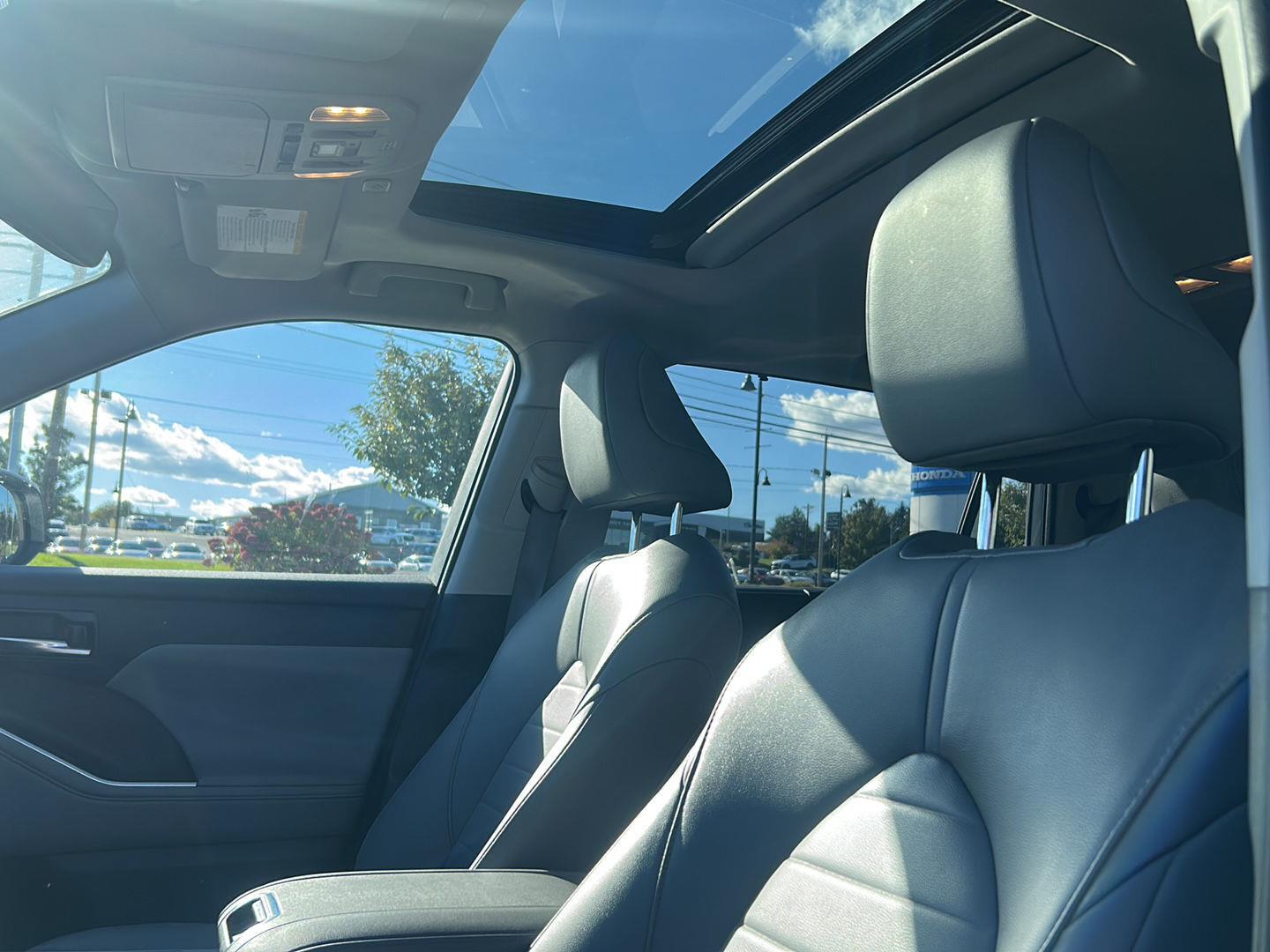 Used 2023 Wind Chill Pearl Toyota XLE image 14