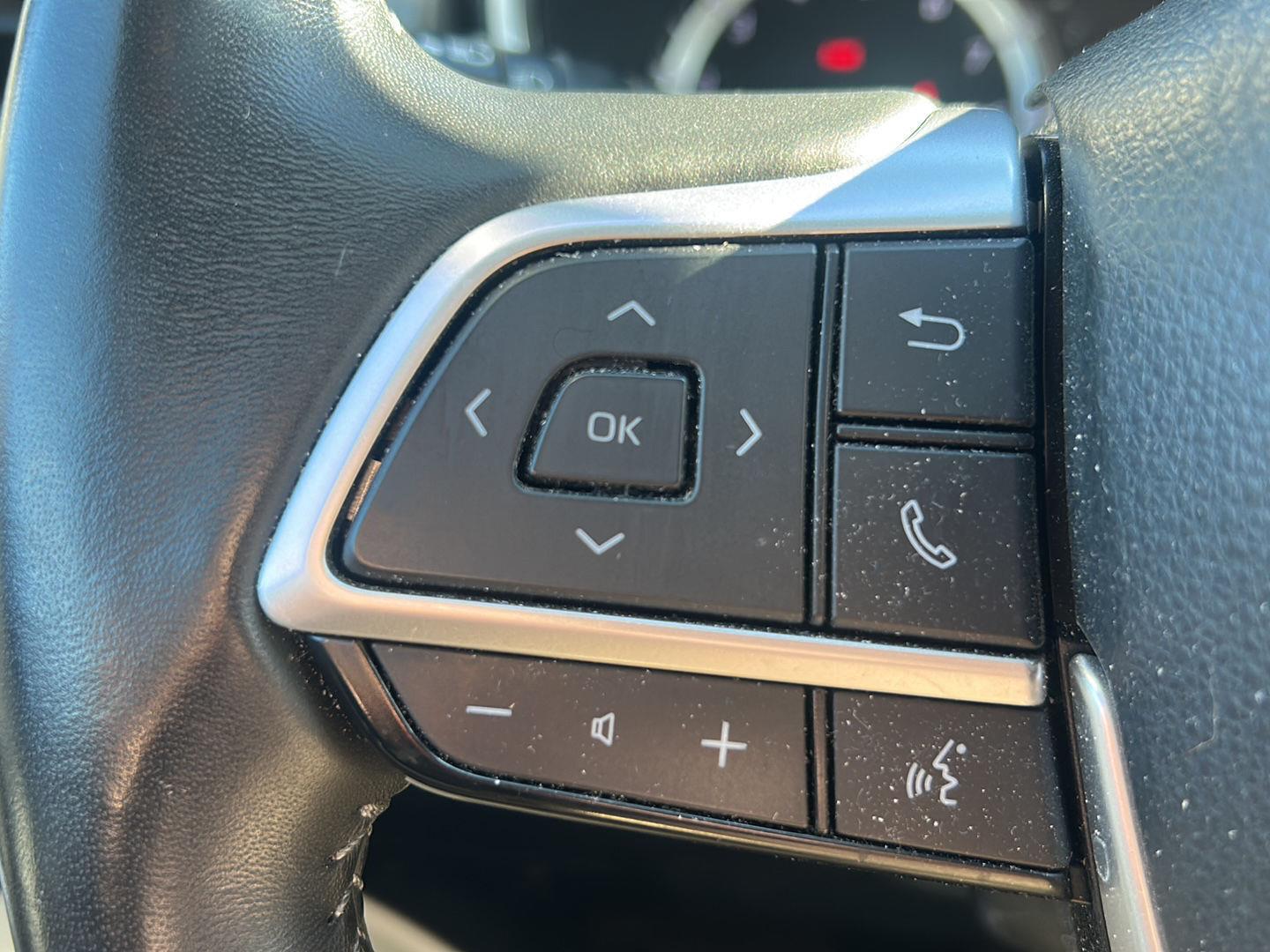 Used 2023 Wind Chill Pearl Toyota XLE image 17