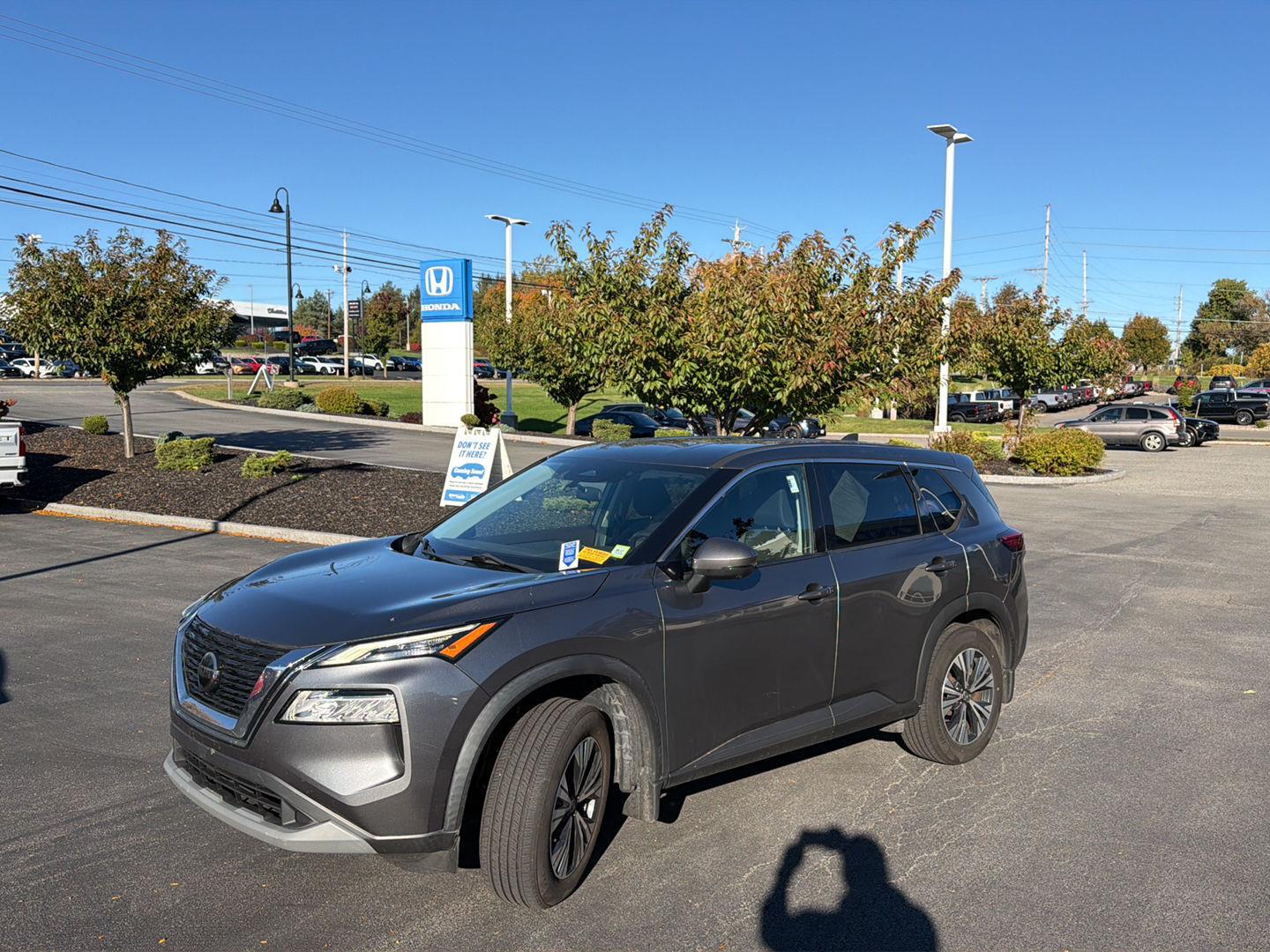 Used 2021 Gun Metallic Nissan SV image 3