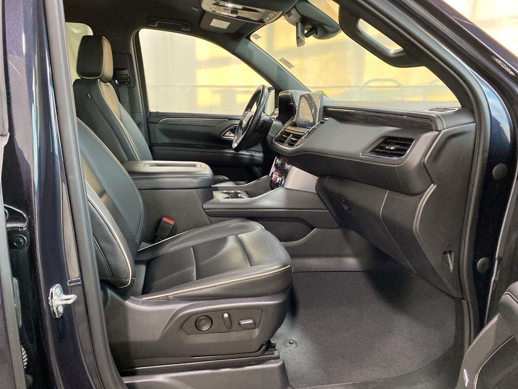 Used 2023 Titanium GMC SLT image 12