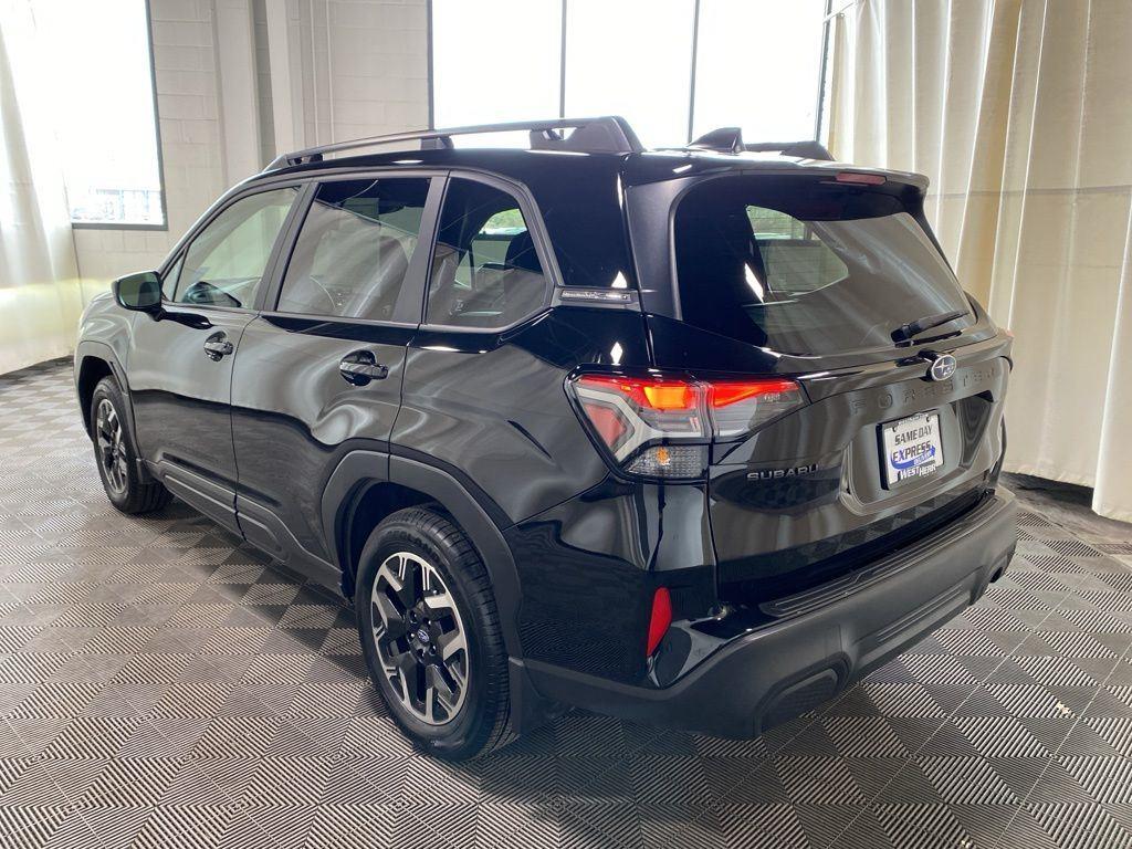 Used 2025 Crystal Black Silica Subaru Premium image 7