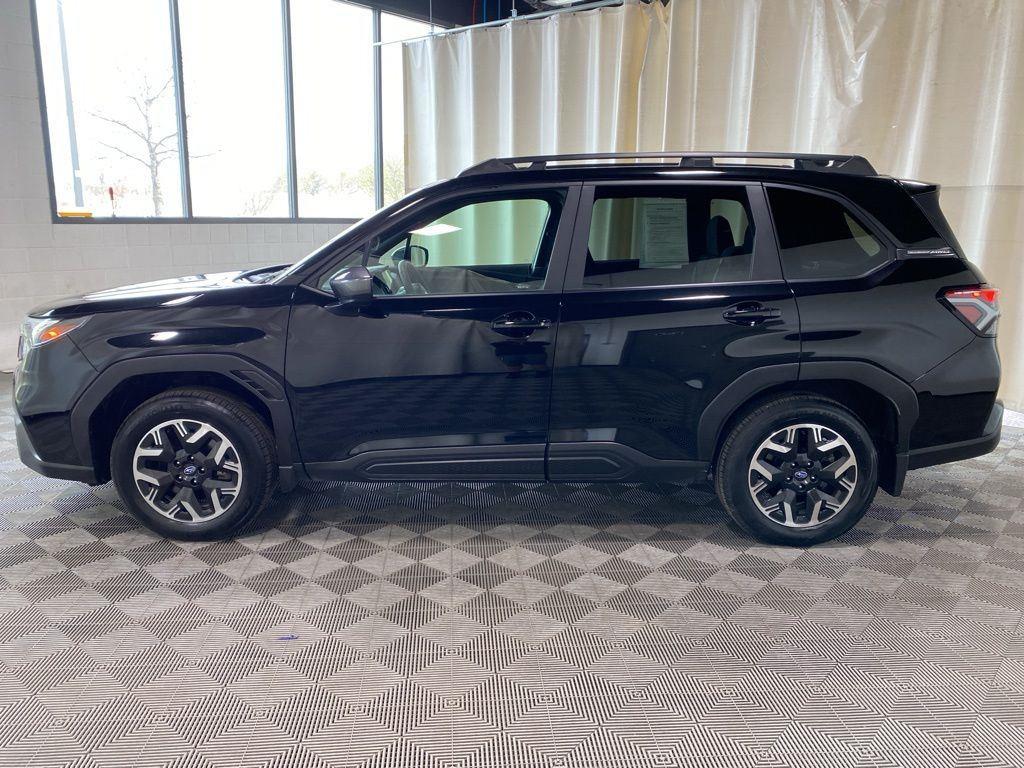 Used 2025 Crystal Black Silica Subaru Premium image 7