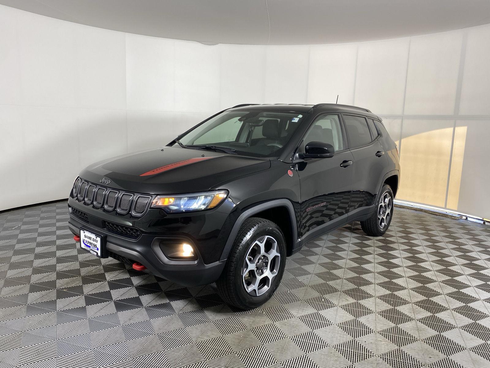 Used 2022 Diamond Black Crystal Pearlcoa Jeep Trailhawk image 3