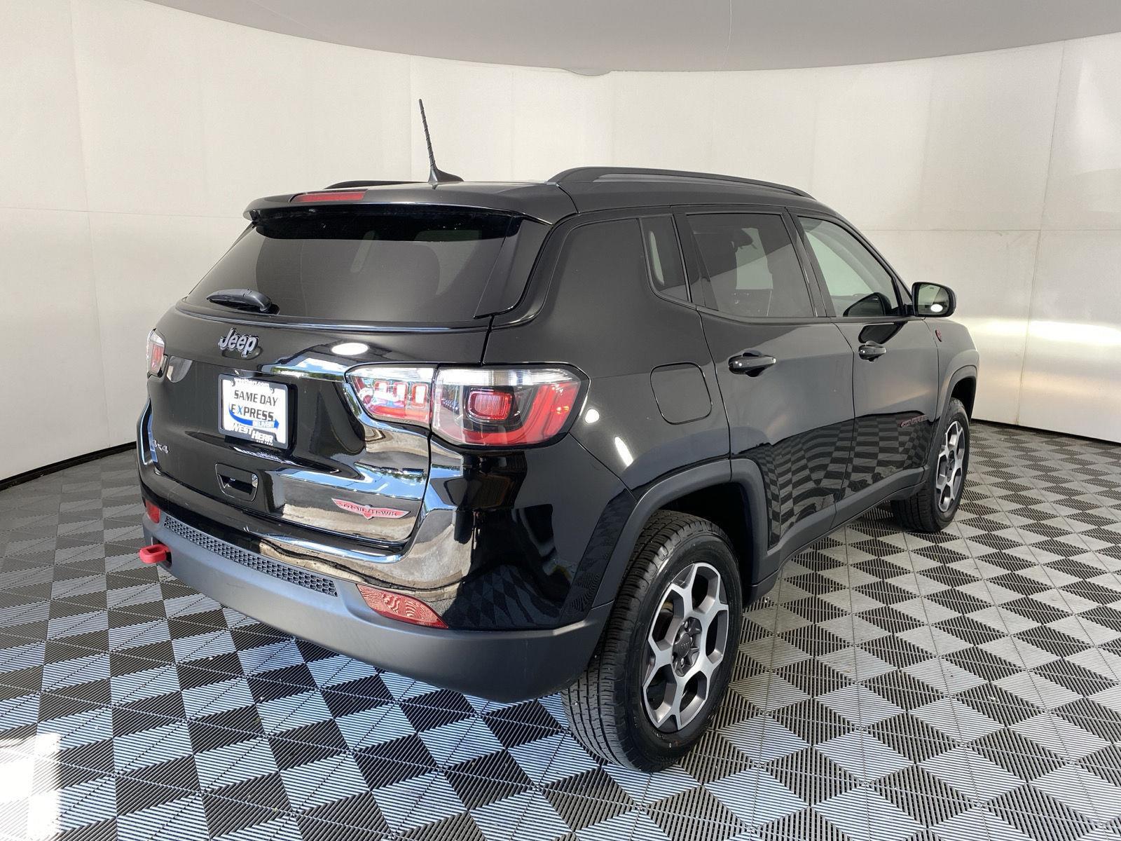 Used 2022 Diamond Black Crystal Pearlcoa Jeep Trailhawk image 8