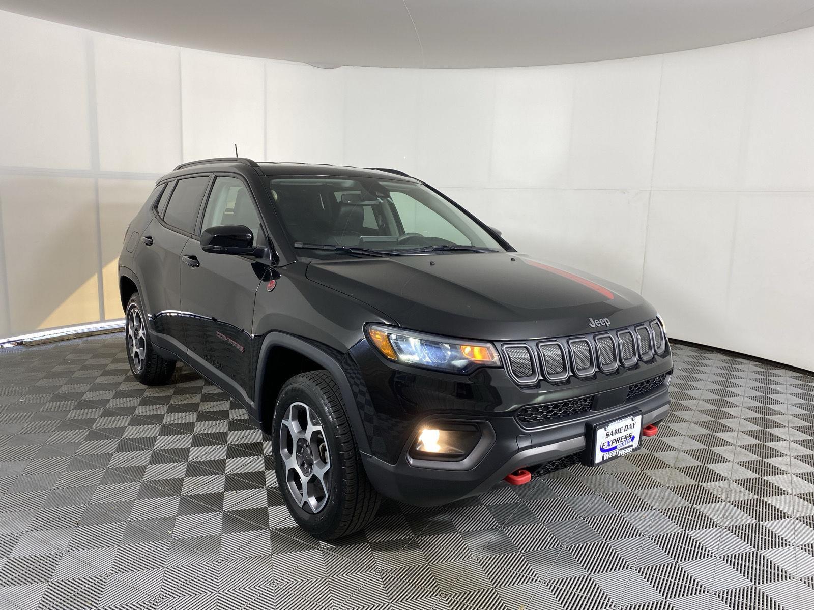 Used 2022 Diamond Black Crystal Pearlcoa Jeep Trailhawk image 10