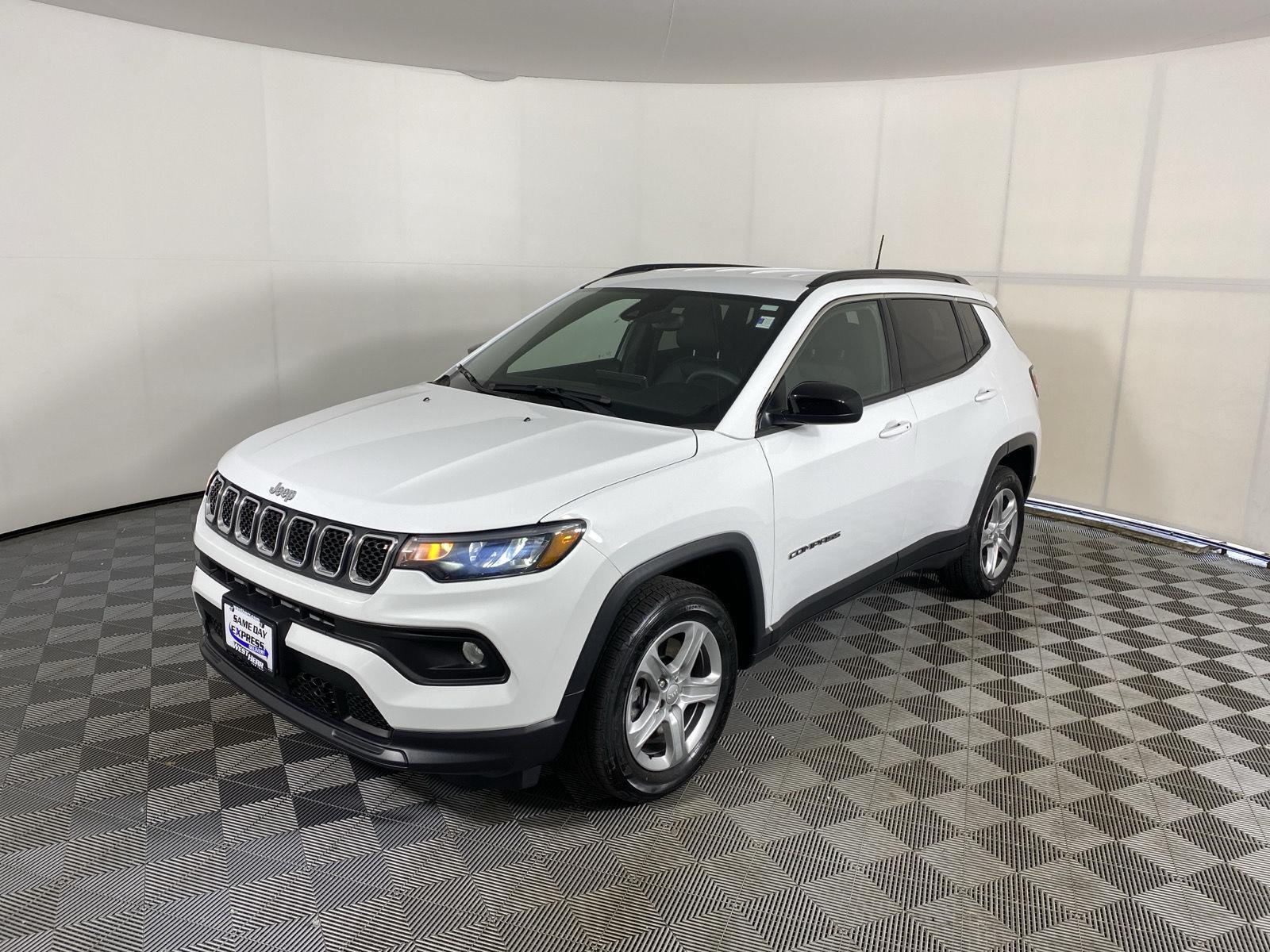 Certified Used 2023 Bright White Clearcoat Jeep Latitude image 3