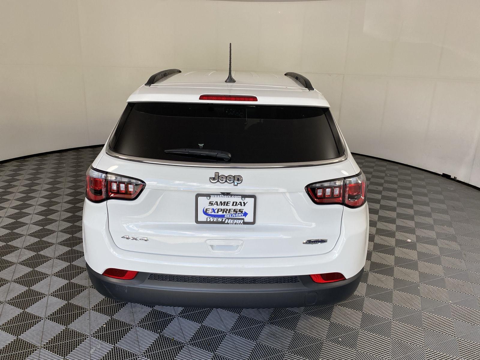 Certified Used 2023 Bright White Clearcoat Jeep Latitude image 6