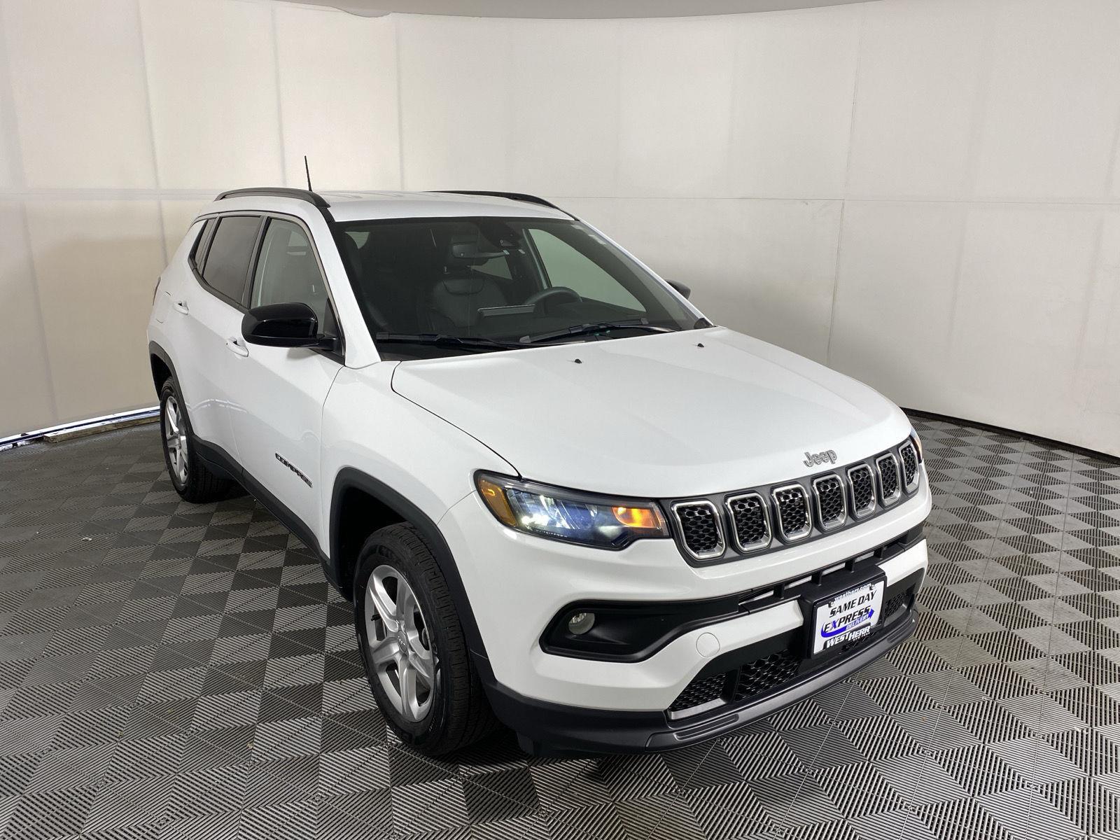 Certified Used 2023 Bright White Clearcoat Jeep Latitude image 11