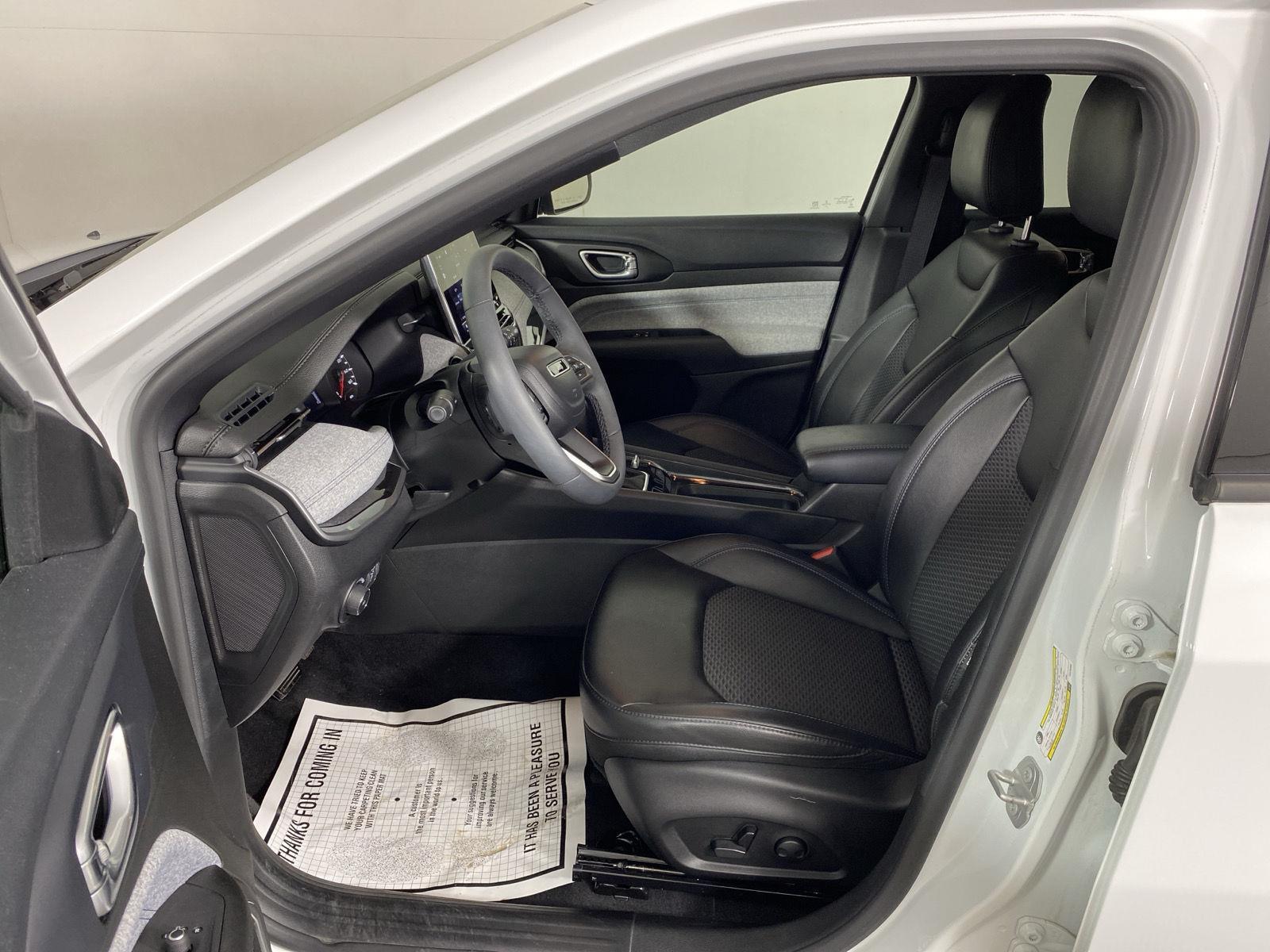 Certified Used 2023 Bright White Clearcoat Jeep Latitude image 13