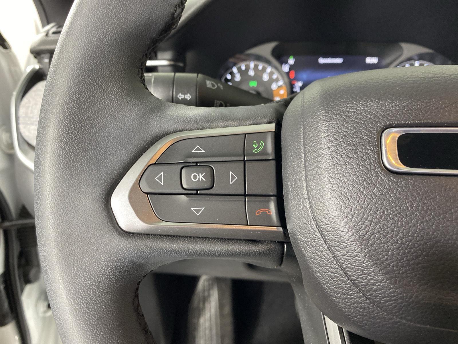 Certified Used 2023 Bright White Clearcoat Jeep Latitude image 15