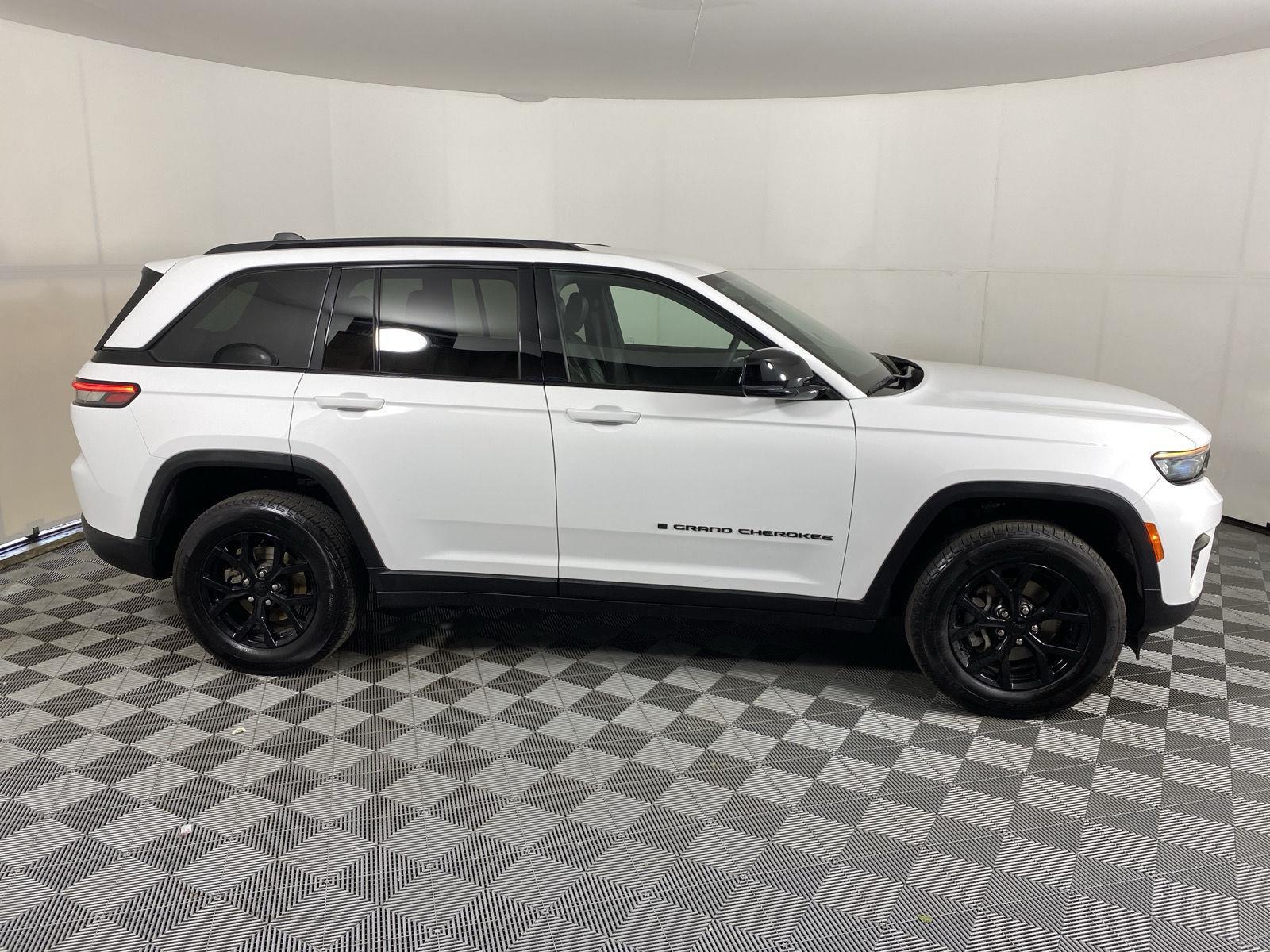 Used 2024 Bright White Clearcoat Jeep Altitude image 4