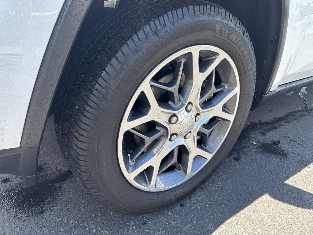 Used 2021 Bright White Clearcoat Jeep Limited image 8