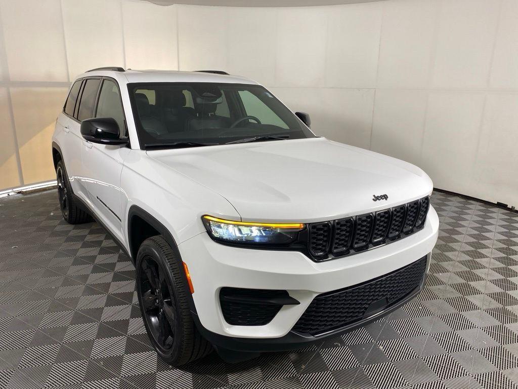 Used 2024 Bright White Clearcoat Jeep Altitude X image 19