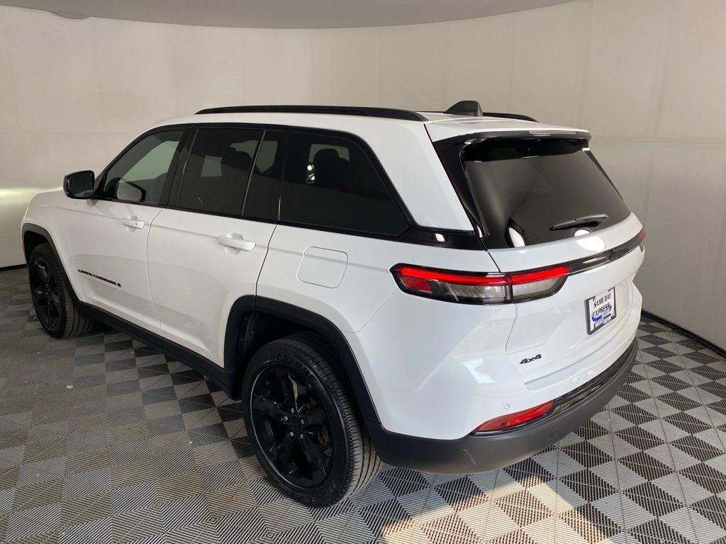 Used 2024 Bright White Clearcoat Jeep Altitude X image 15