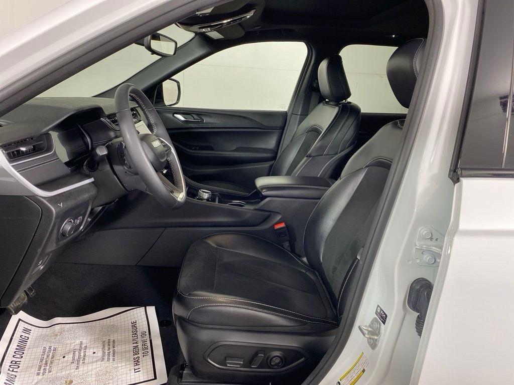 Used 2024 Bright White Clearcoat Jeep Altitude X image 9
