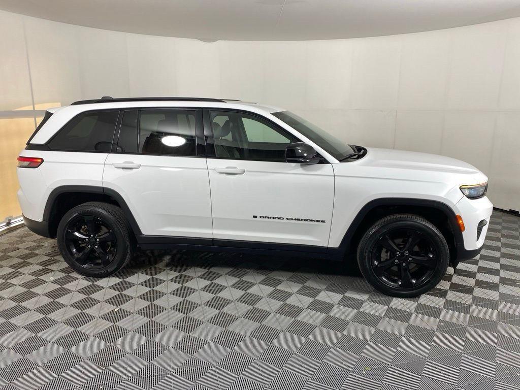 Used 2024 Bright White Clearcoat Jeep Altitude X image 3