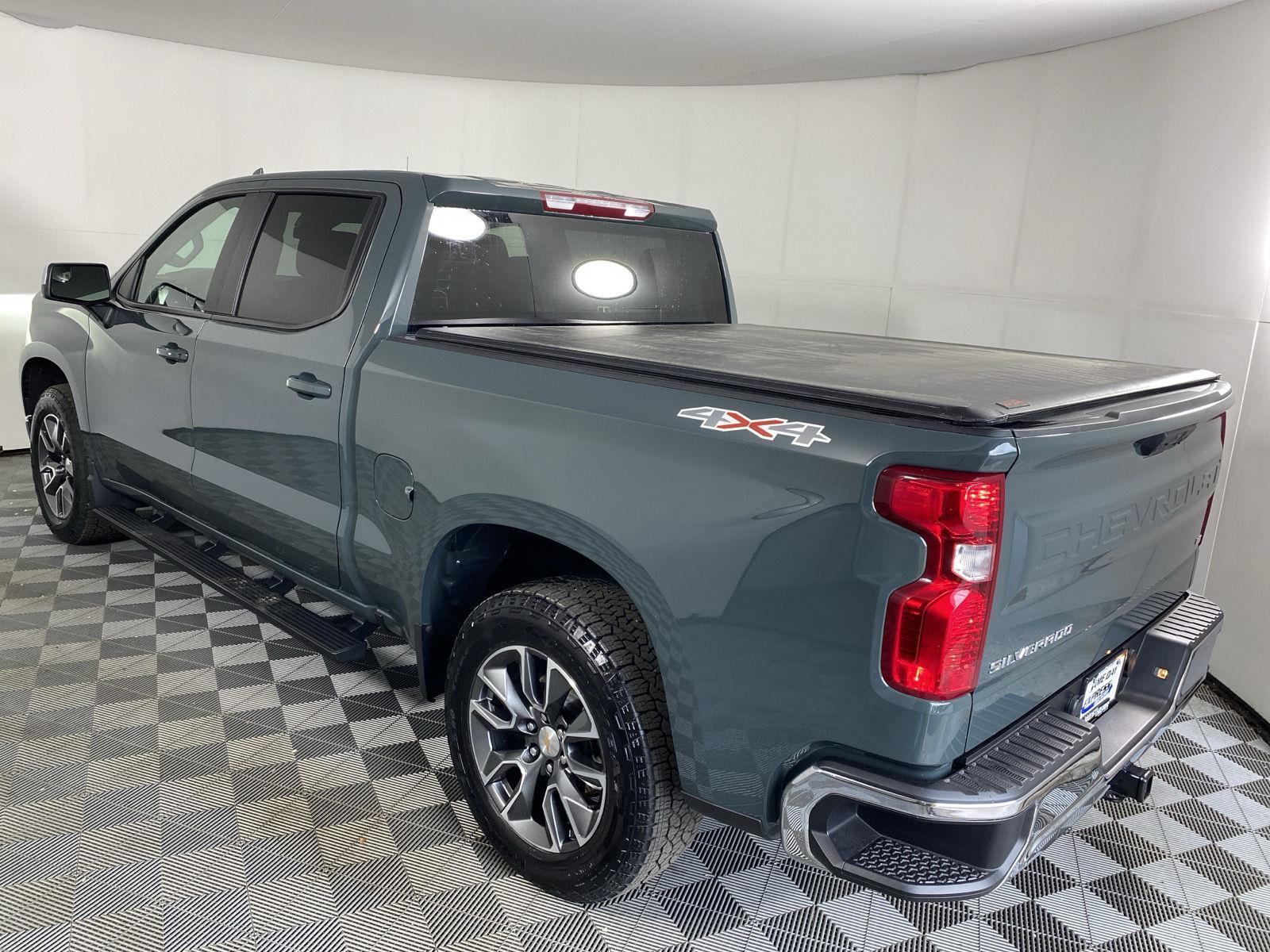 Used 2025 Cypress Gray Chevrolet LT image 15