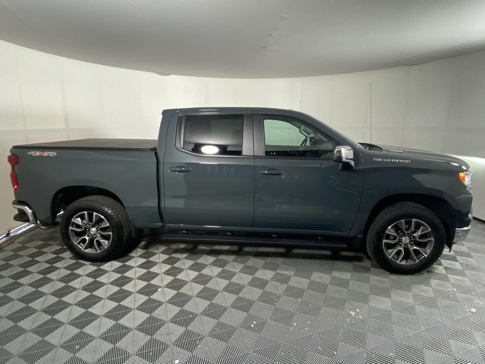 Used 2025 Cypress Gray Chevrolet LT image 5