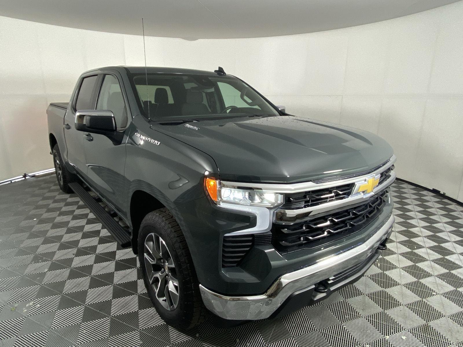 Used 2025 Cypress Gray Chevrolet LT image 18