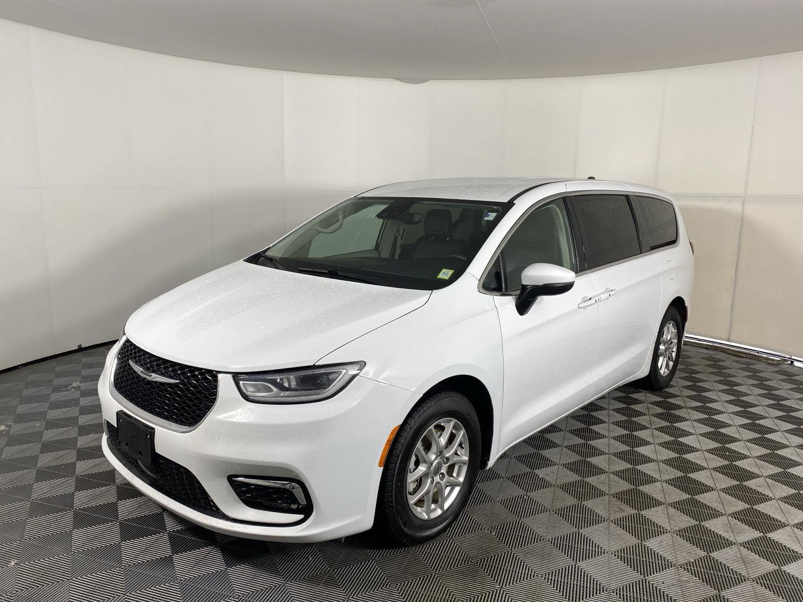 Used 2023 Bright White Clearcoat Chrysler Touring L image 3