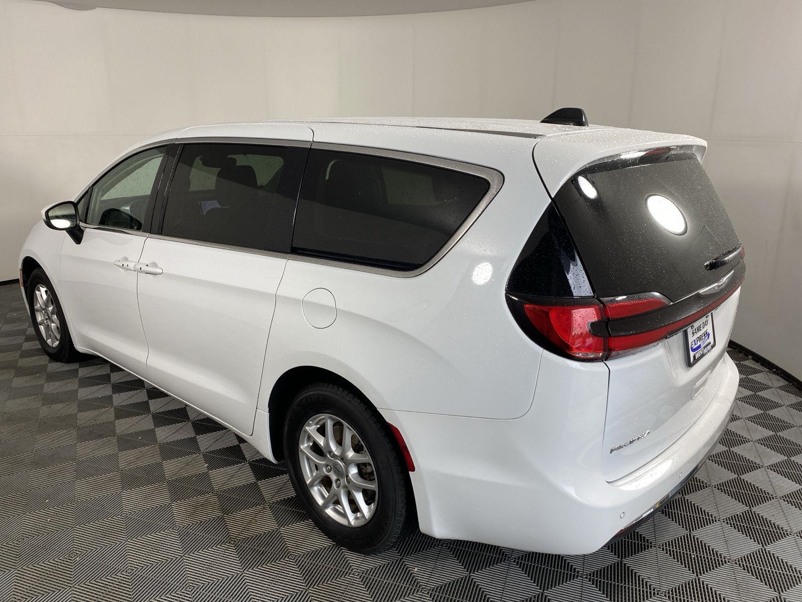 Used 2023 Bright White Clearcoat Chrysler Touring L image 5