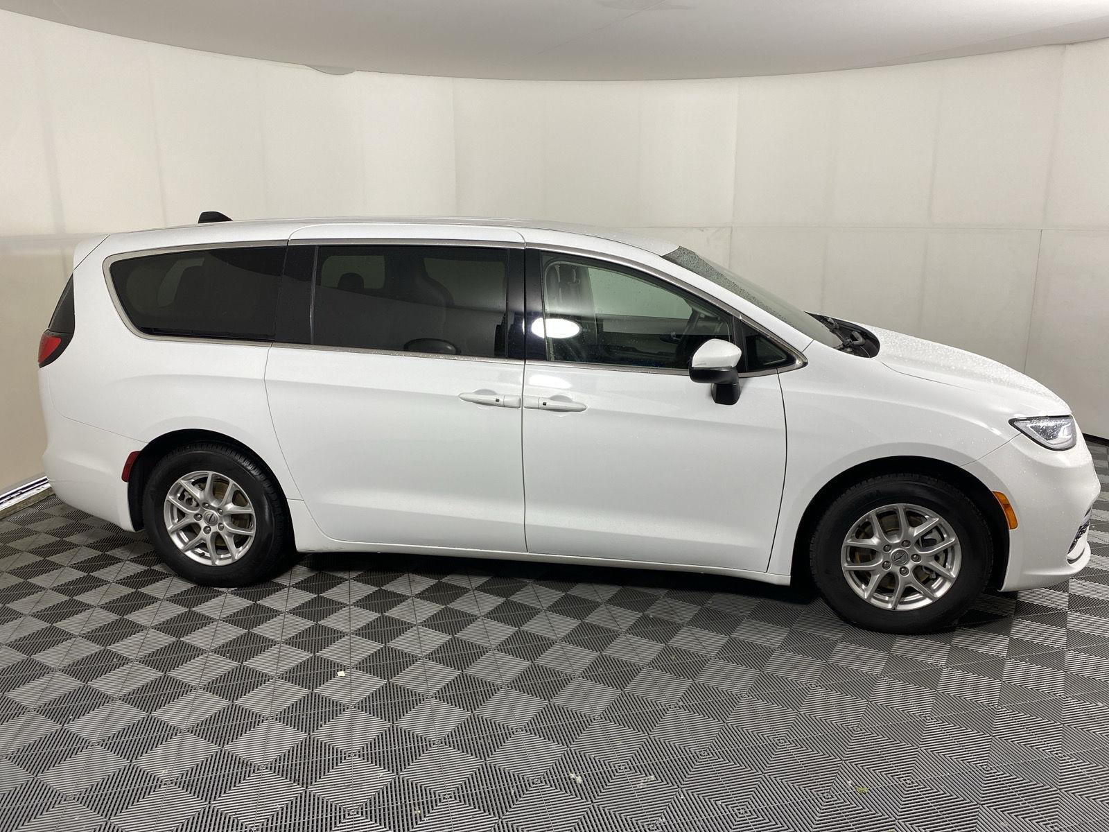 Used 2023 Bright White Clearcoat Chrysler Touring L image 10