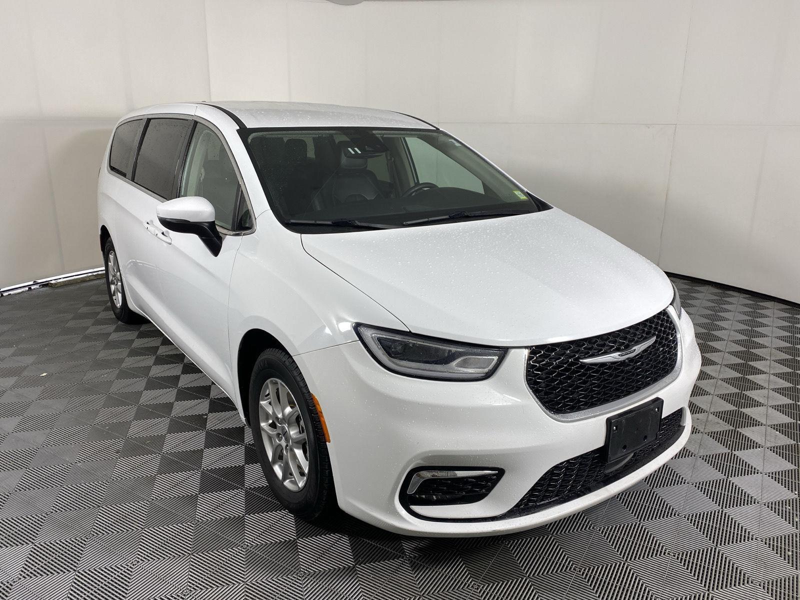 Used 2023 Bright White Clearcoat Chrysler Touring L image 11