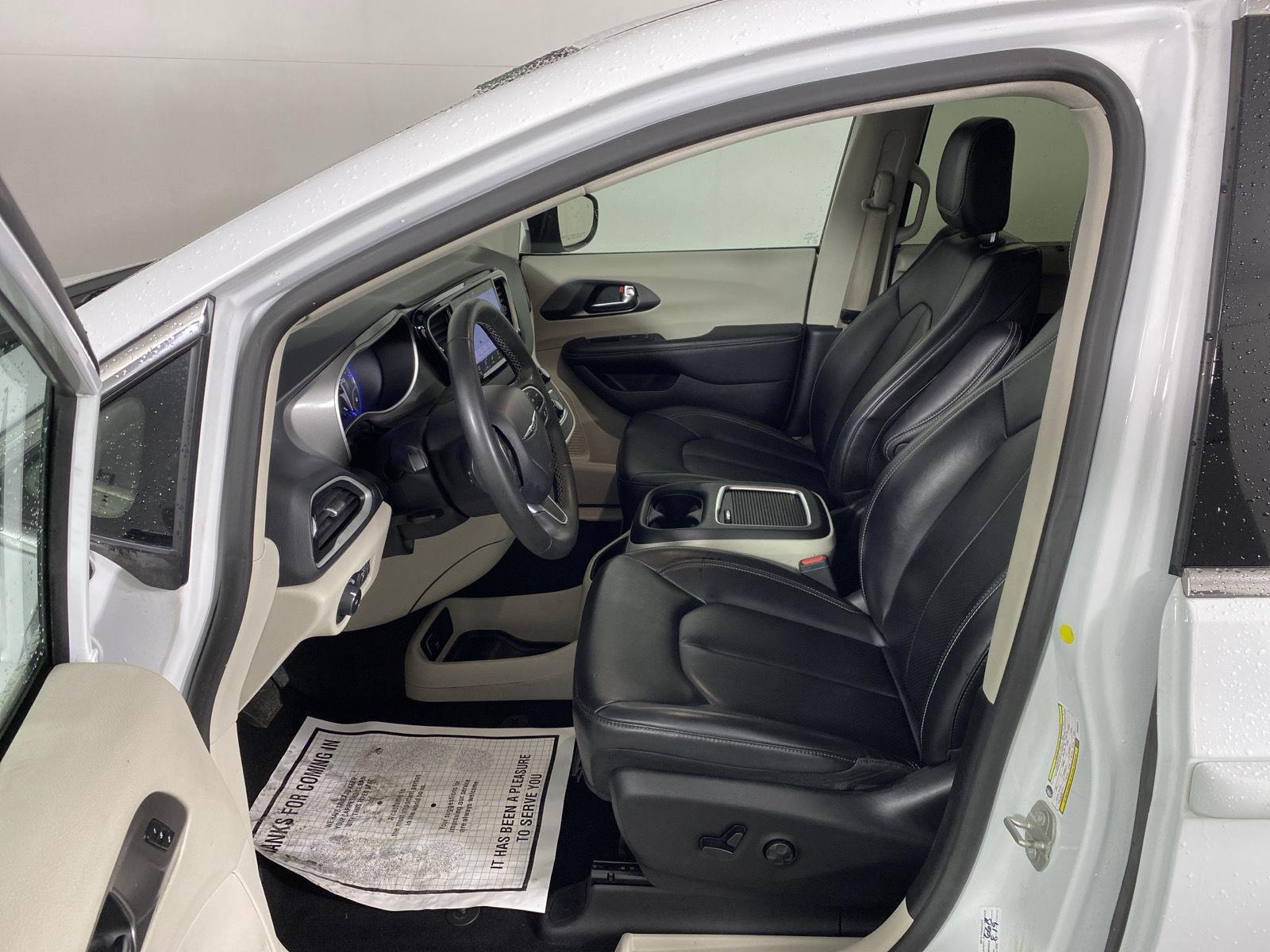 Used 2023 Bright White Clearcoat Chrysler Touring L image 13
