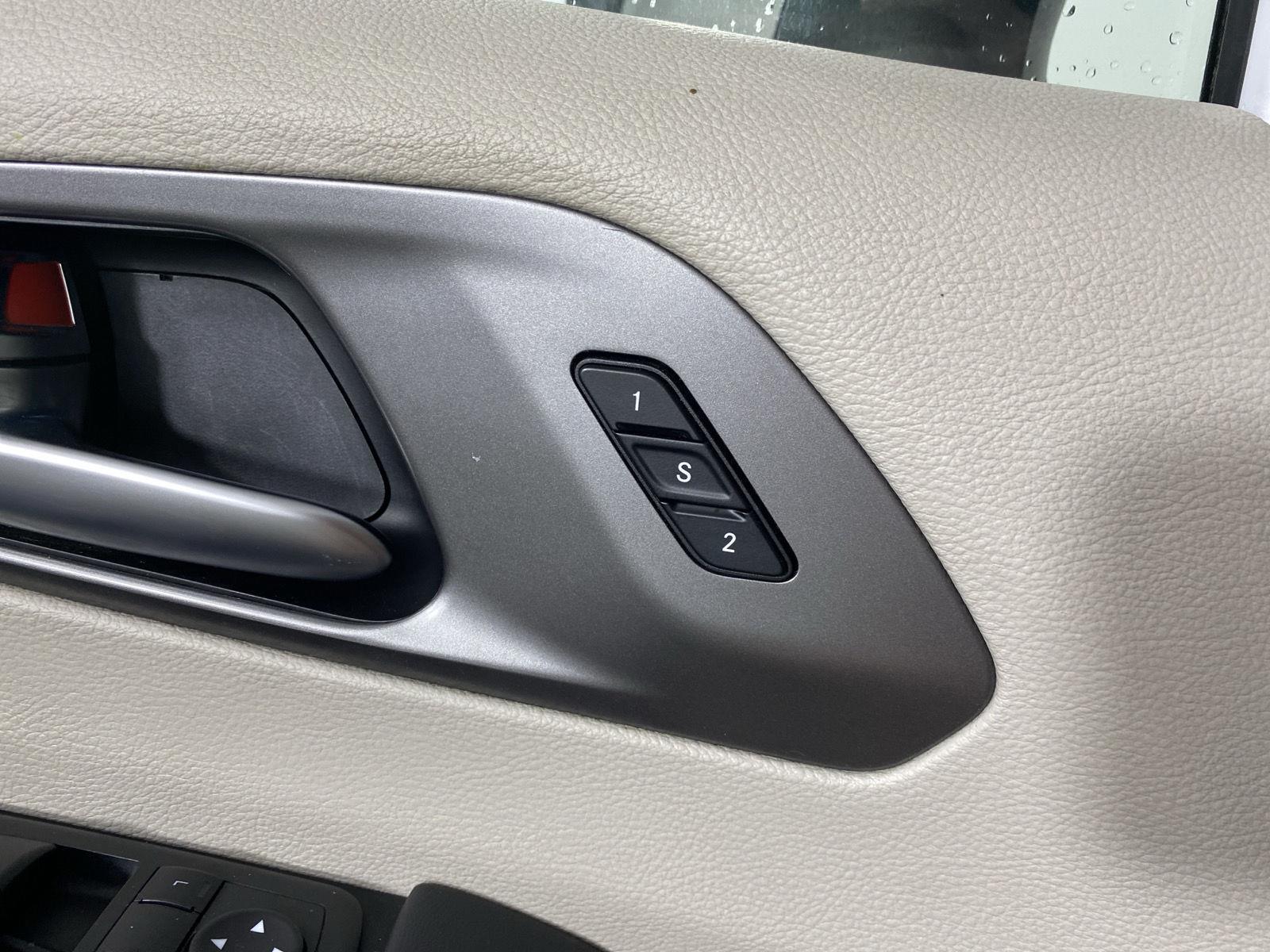 Used 2023 Bright White Clearcoat Chrysler Touring L image 24