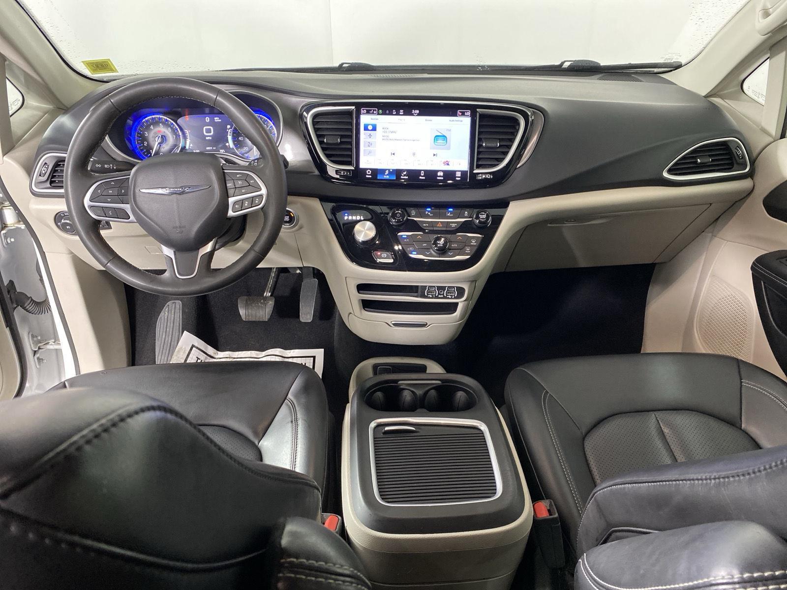 Used 2023 Bright White Clearcoat Chrysler Touring L image 28