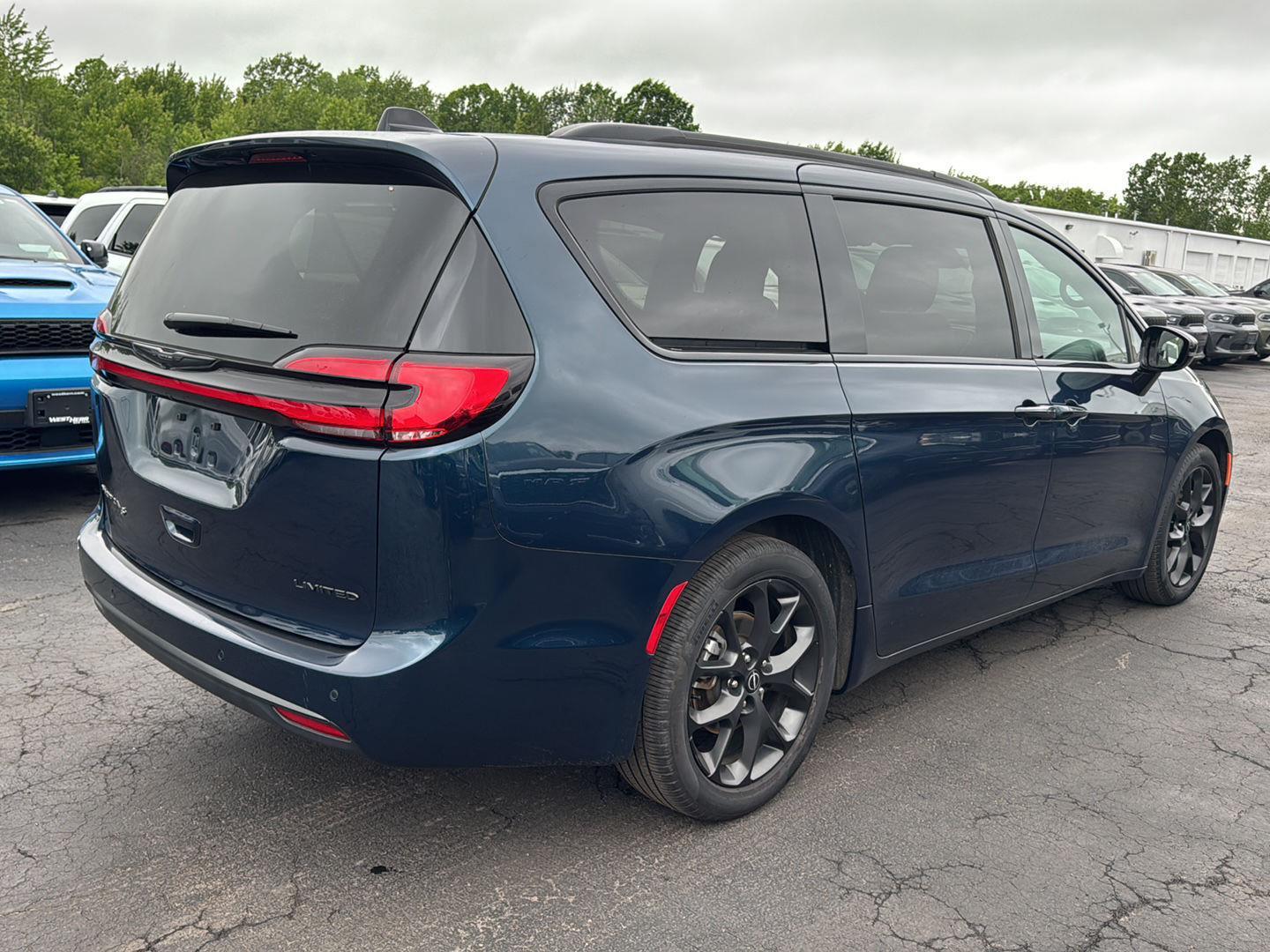 Used 2025 Blue Pearl Chrysler Limited image 6