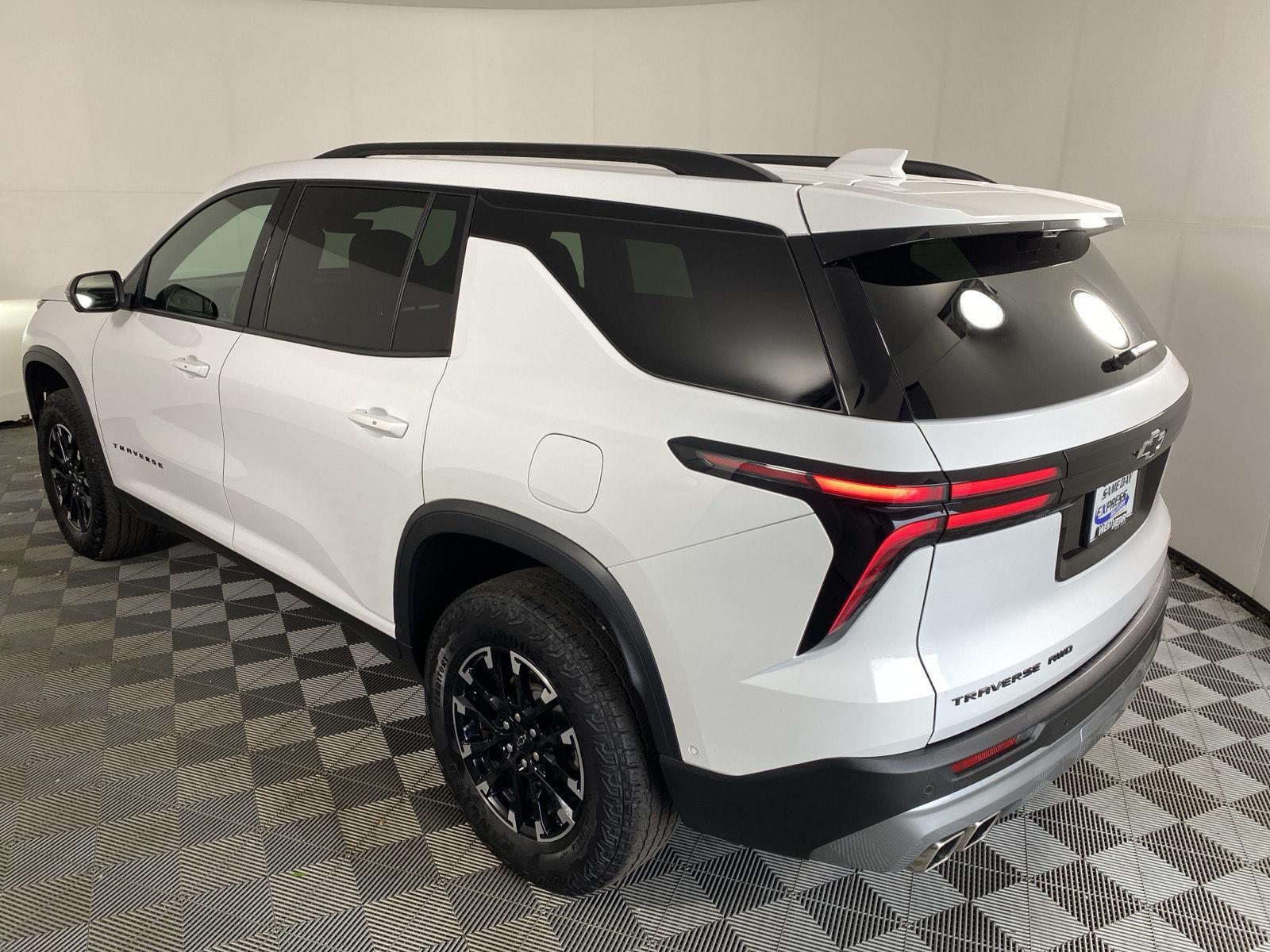 Used 2024 Summit White Chevrolet AWD Z71 image 17