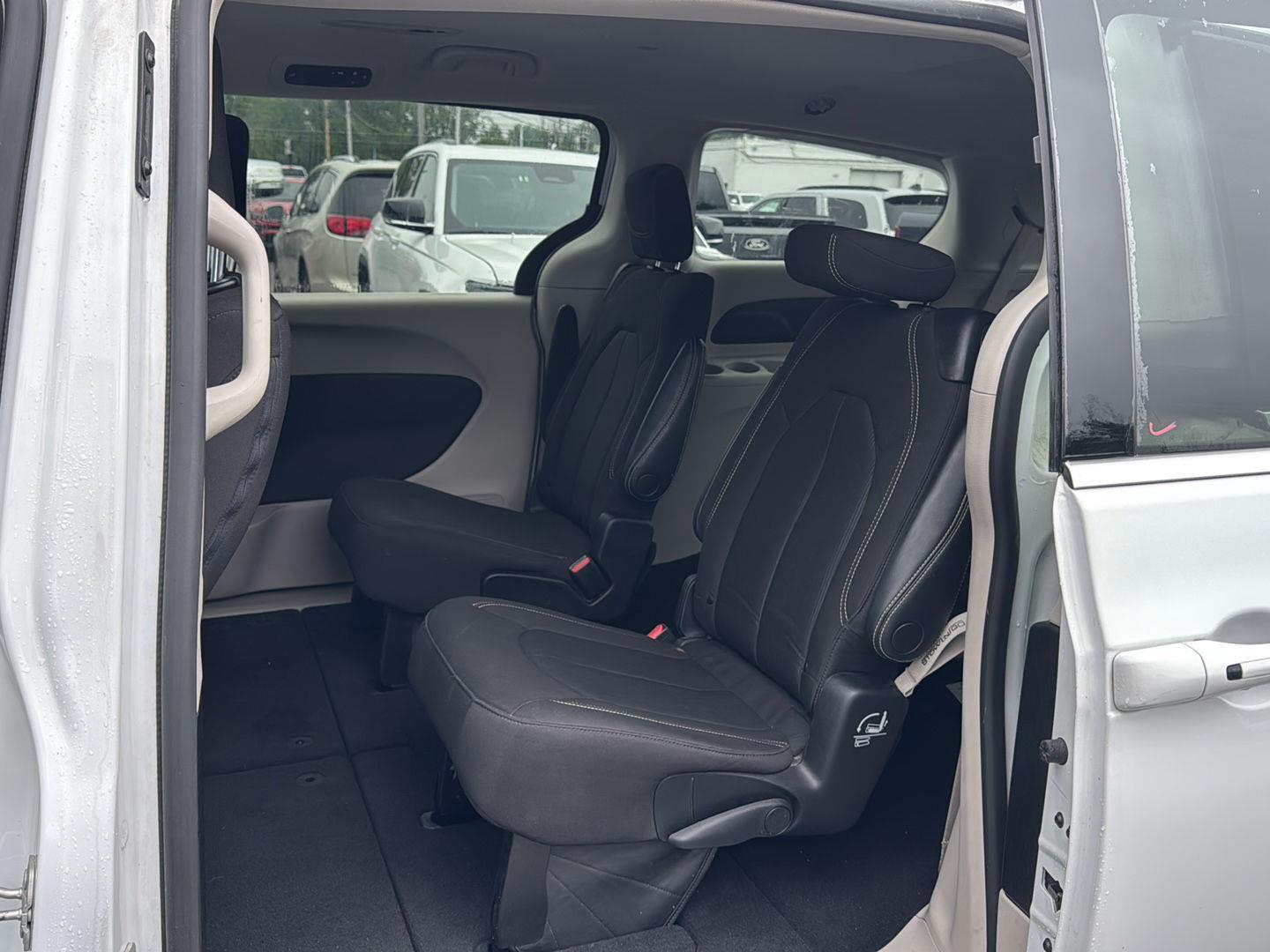Used 2023 Bright White Clearcoat Chrysler LX image 2