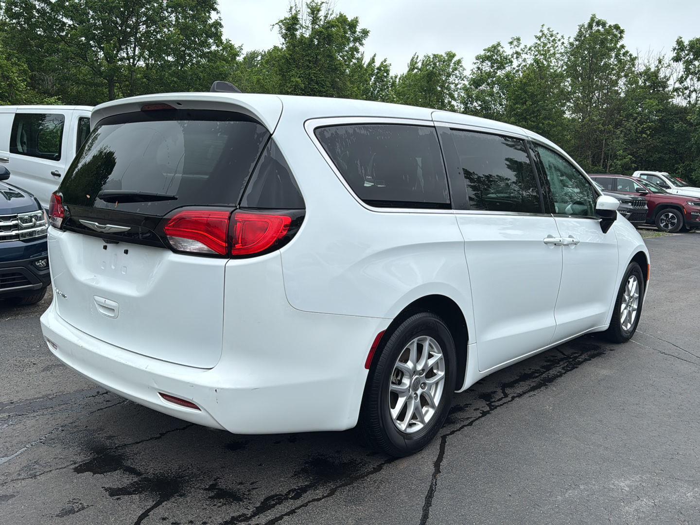 Used 2023 Bright White Clearcoat Chrysler LX image 5
