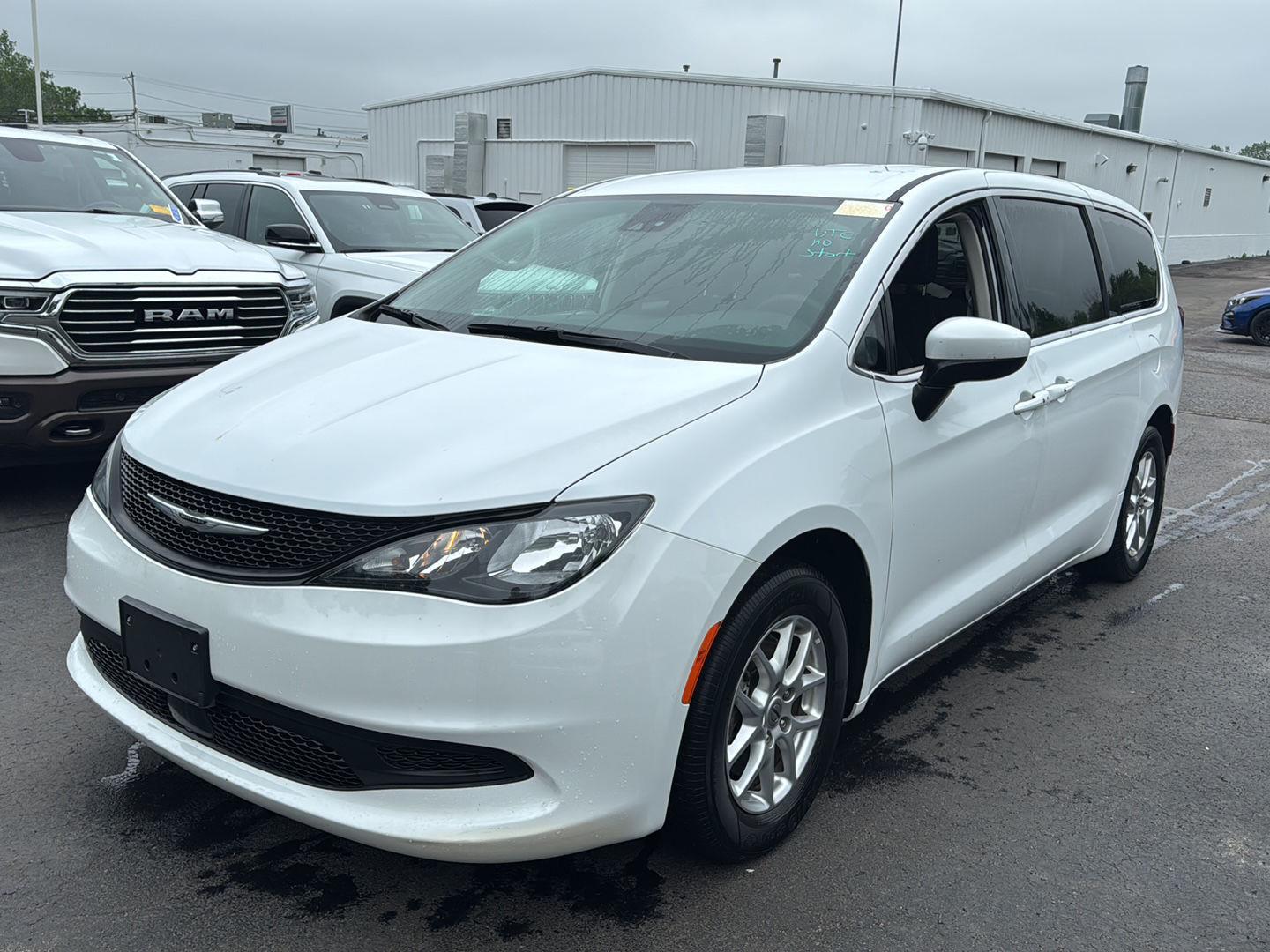Used 2023 Bright White Clearcoat Chrysler LX image 6