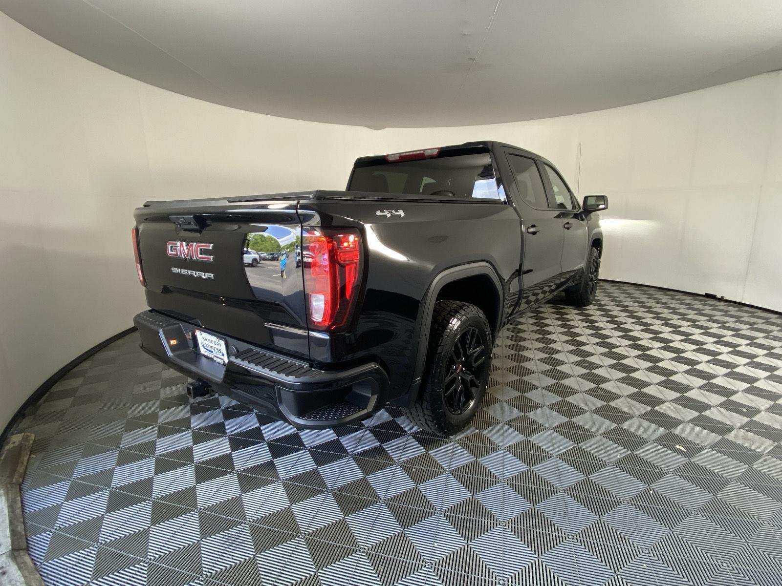 Used 2024 Onyx Black GMC Pro image 5