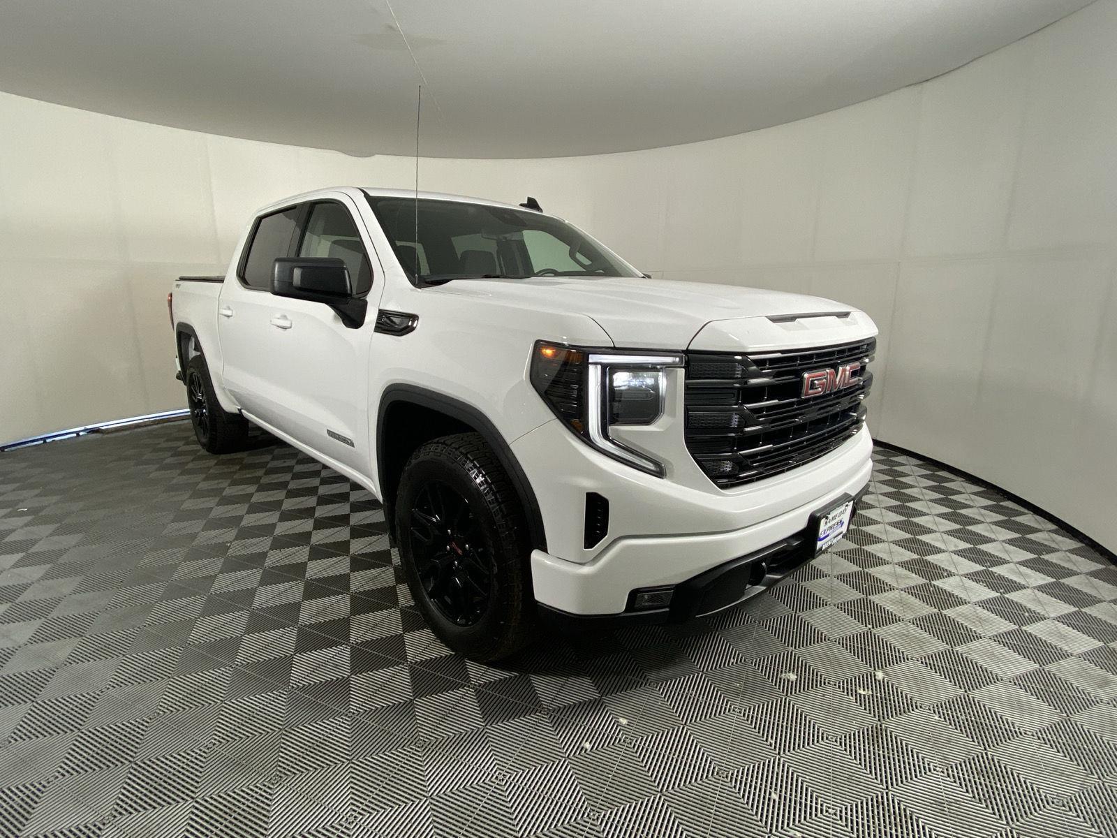 Used 2024 Summit White GMC Elevation image 17