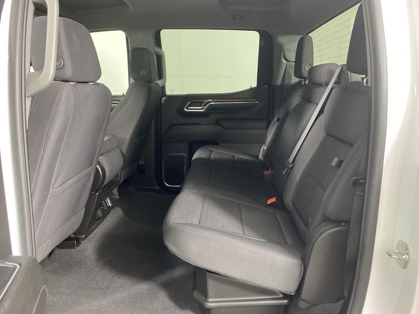 Used 2024 Summit White GMC Elevation image 9
