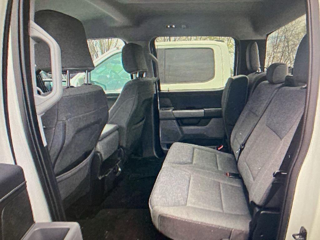 Used 2025 Oxford White Ford XLT image 4