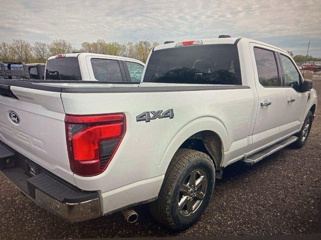 Used 2025 Oxford White Ford XLT image 5