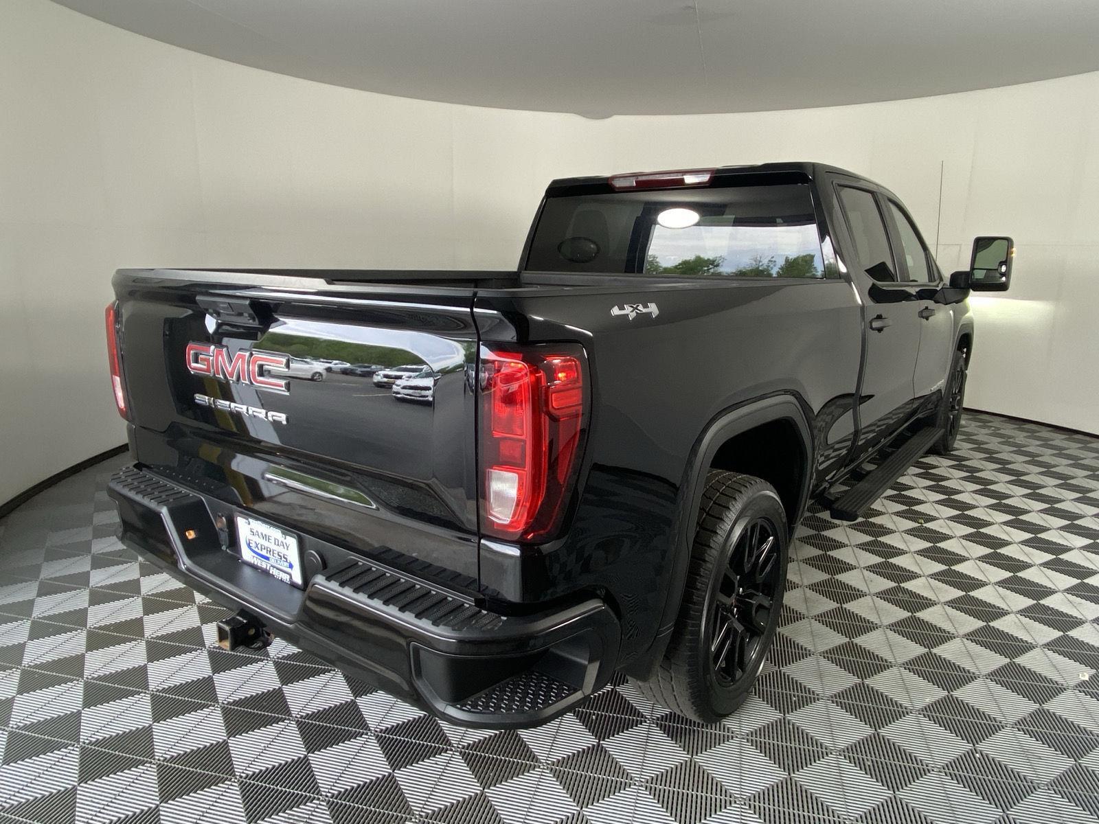 Used 2024 Onyx Black GMC Pro image 5