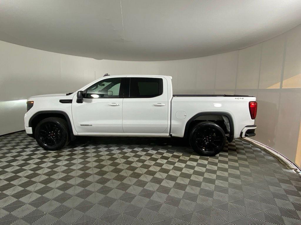 Used 2024 Summit White GMC Elevation image 12