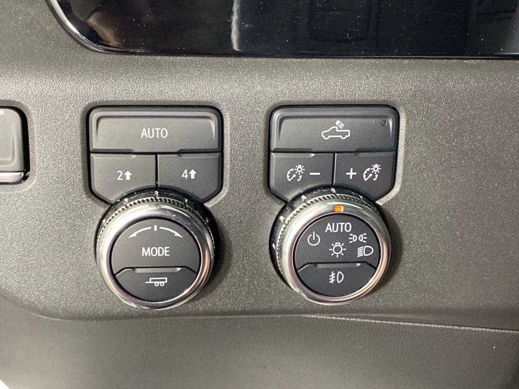 Used 2024 Summit White GMC Elevation image 17